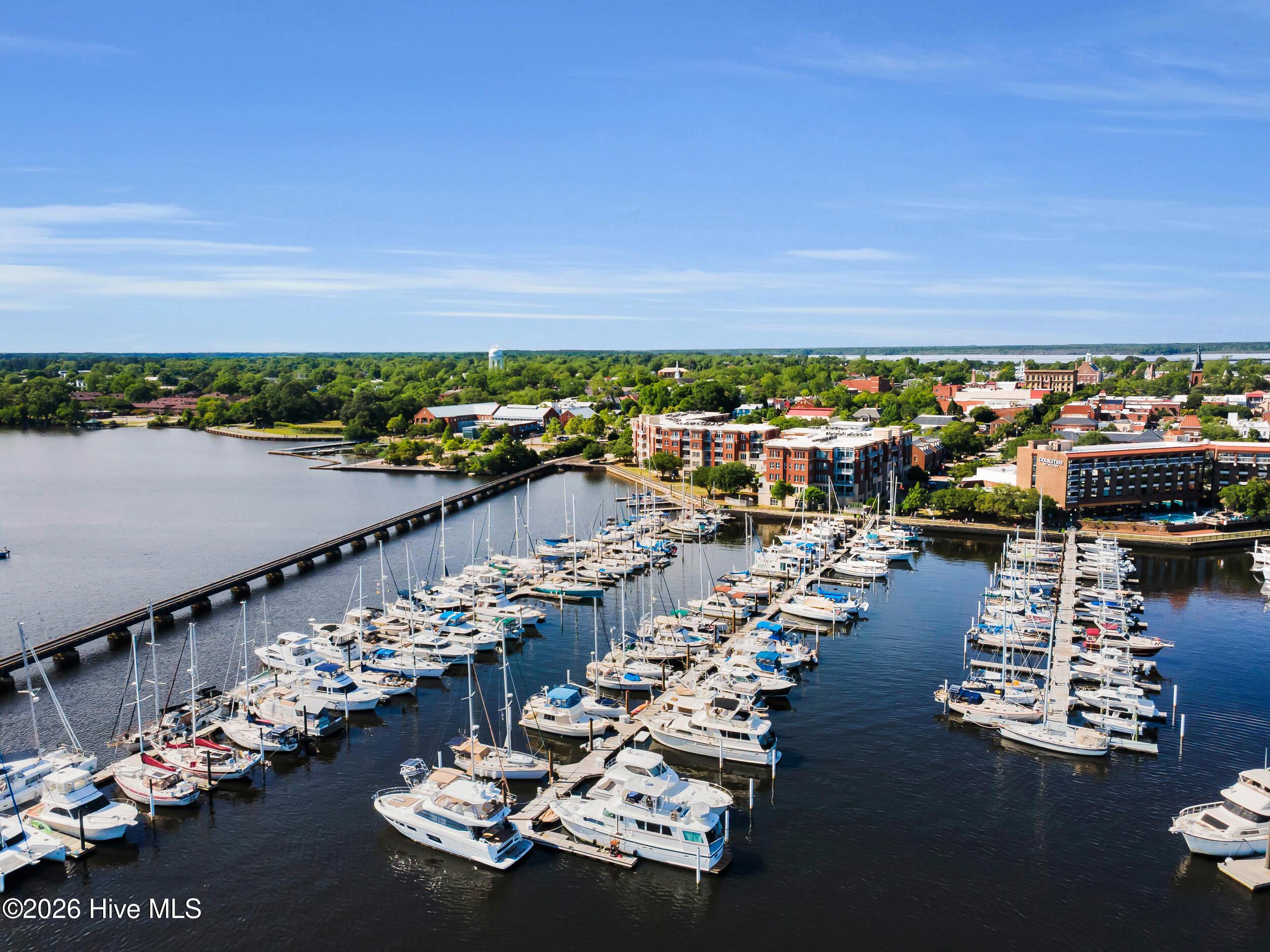Image 4: 336 Sky Sail Boulevard