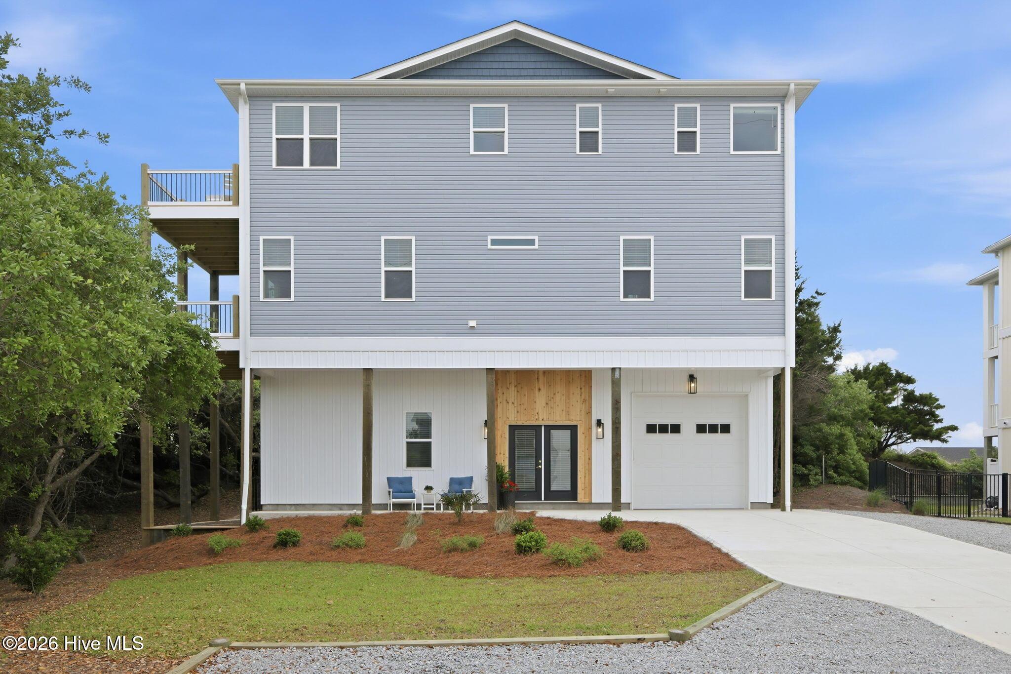 Image 2: 1707 Emerald Drive