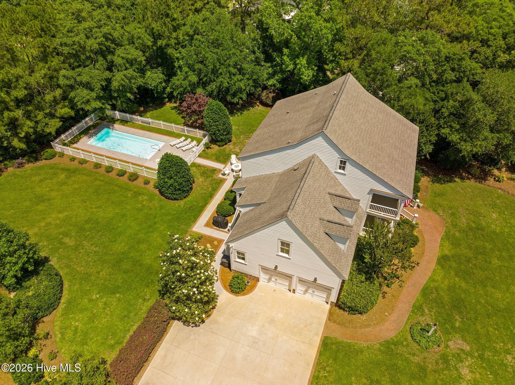 Image 3: Large Private Lot