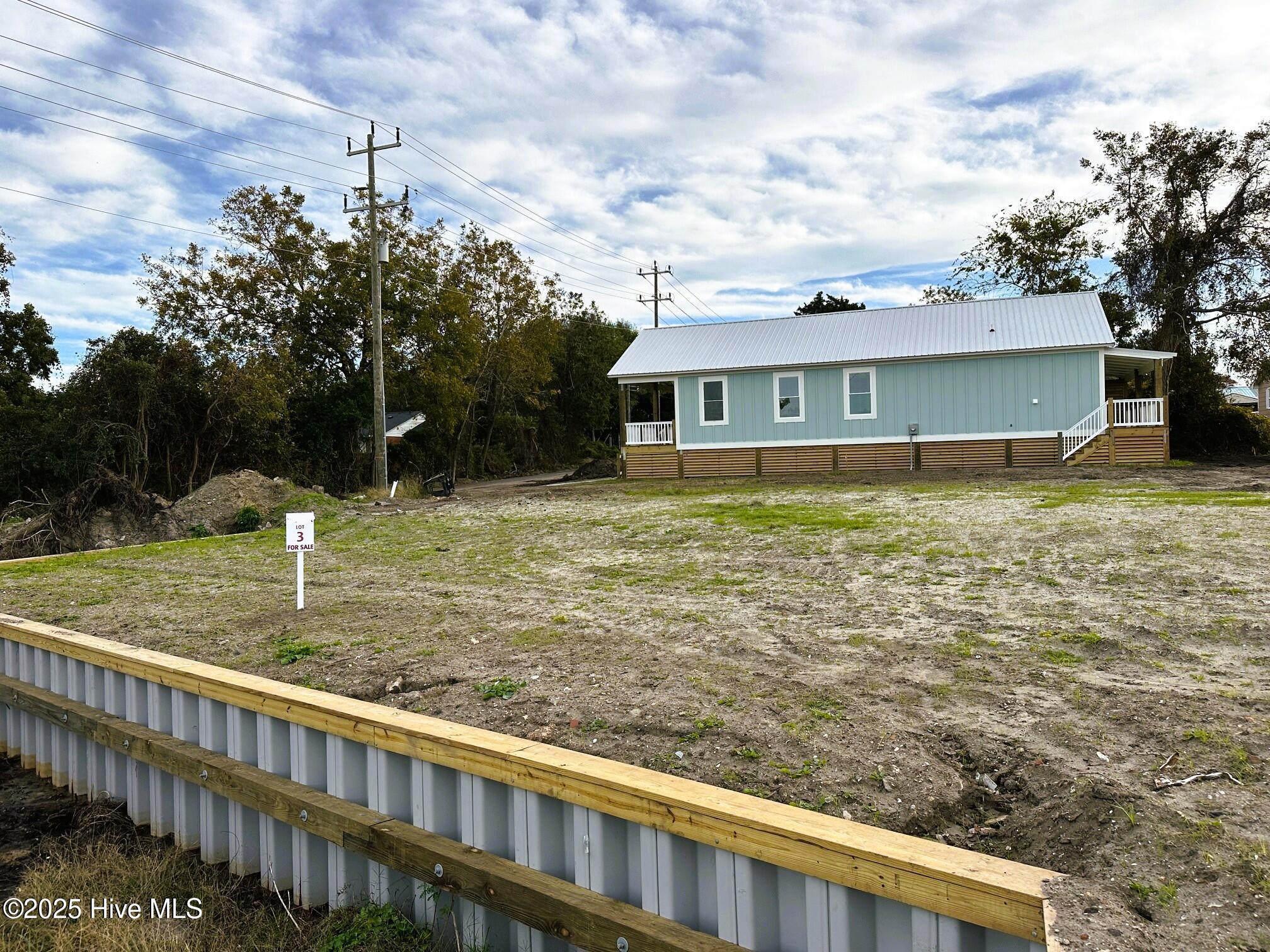 Image 1: Lot 3