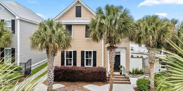 Image 2: 1802BarkleyAve-63