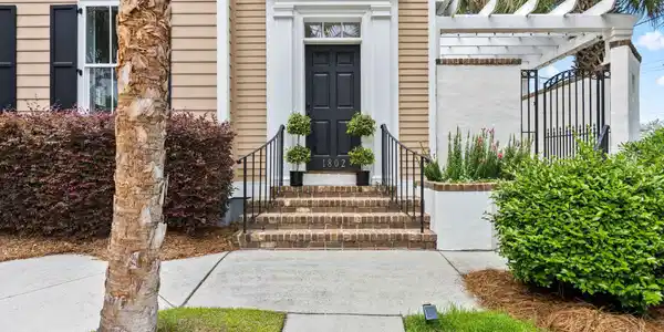 Image 4: 1802BarkleyAve-4