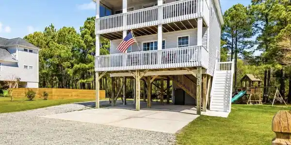 813 Driftwood Drive