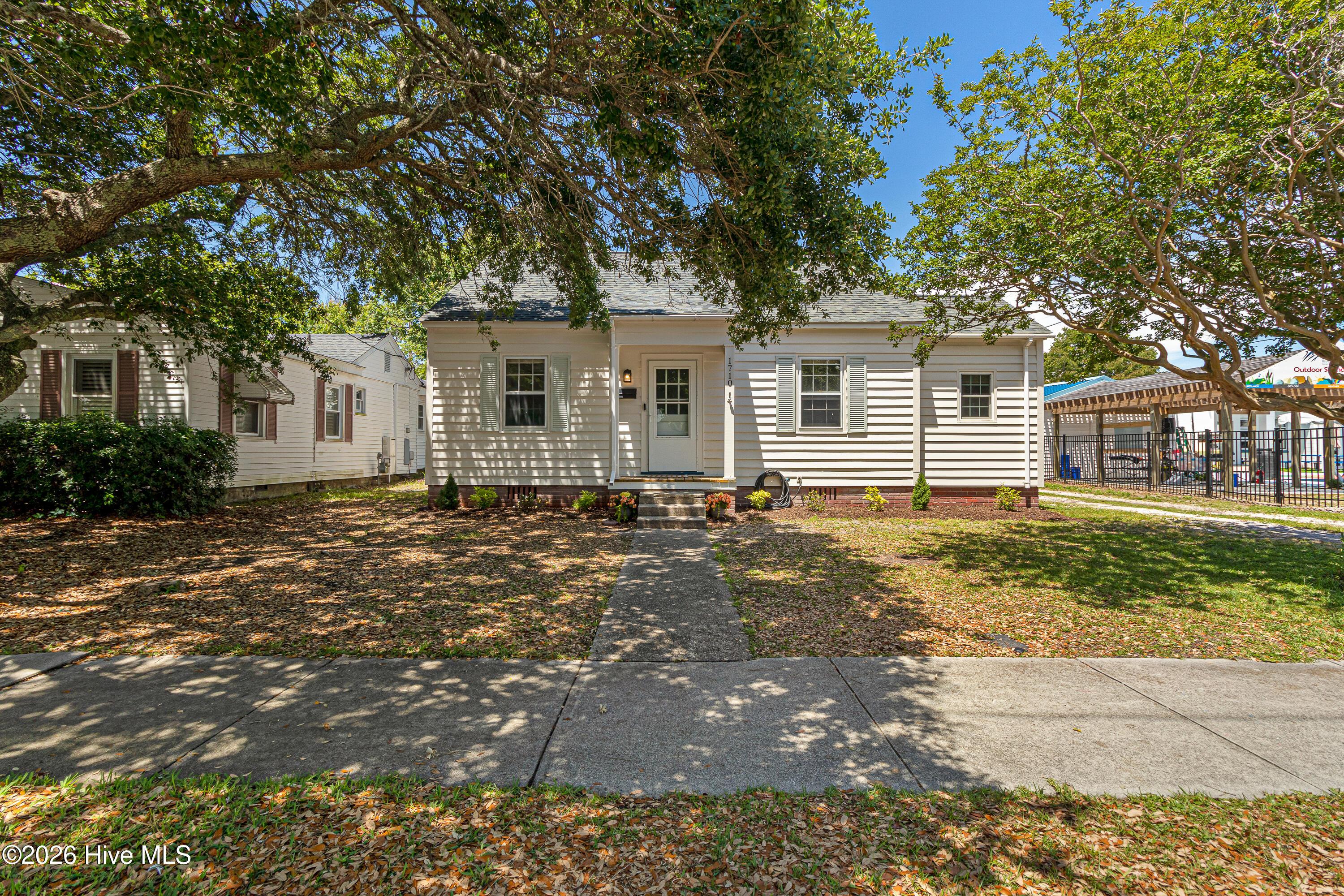 Image 2: Beautiful home on Shepard St