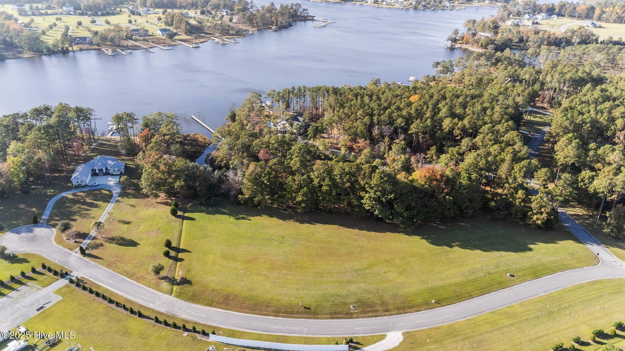 Image 2: 572 Dawson Creek