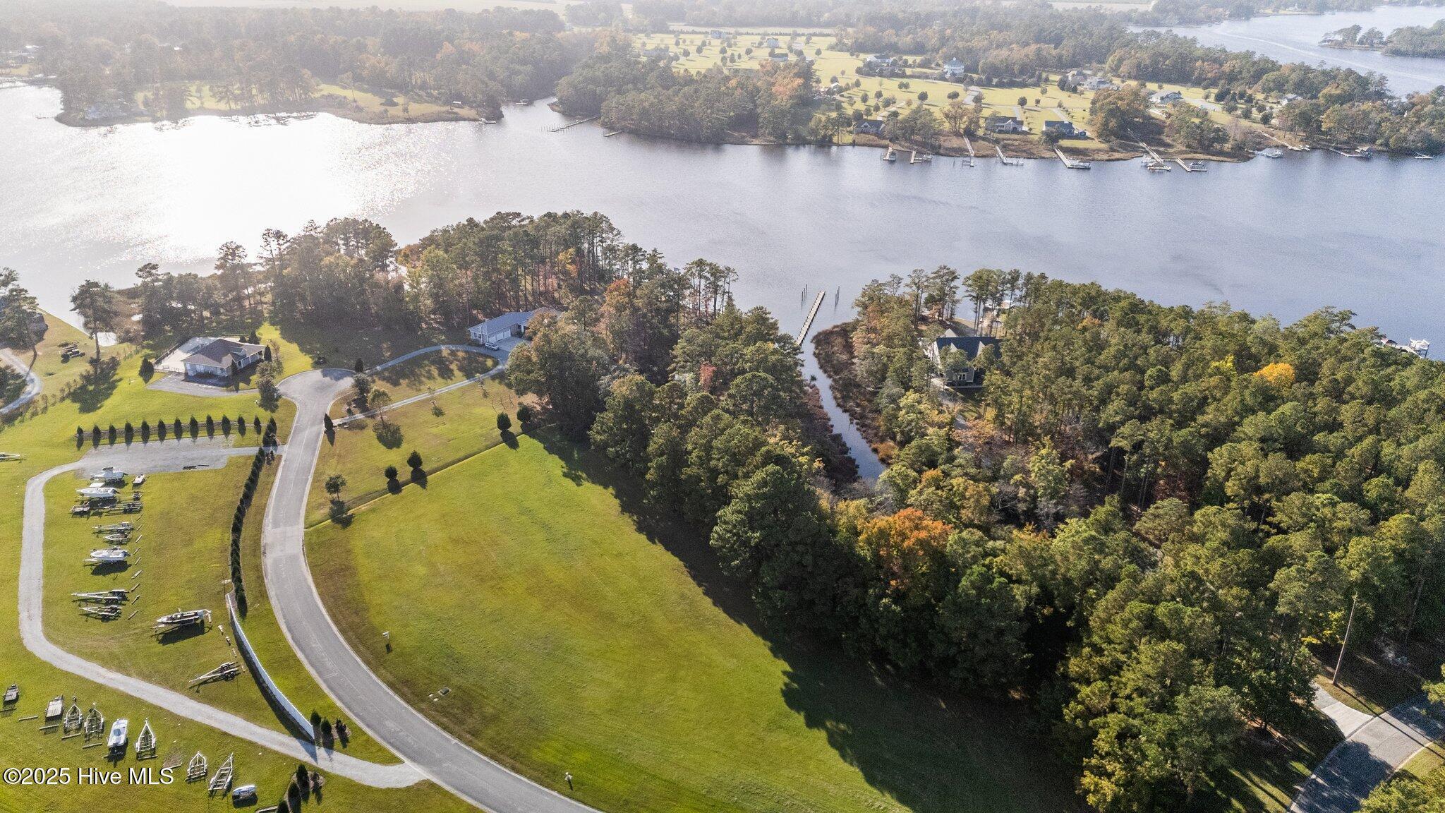 Image 4: 572 Dawson Creek