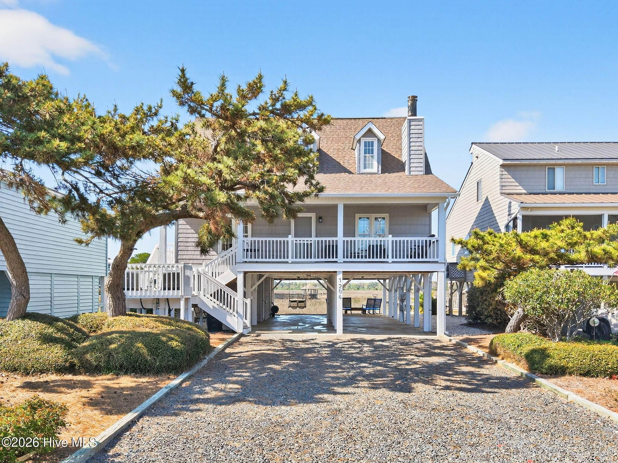Image 2: 1206 N Shore Drive W