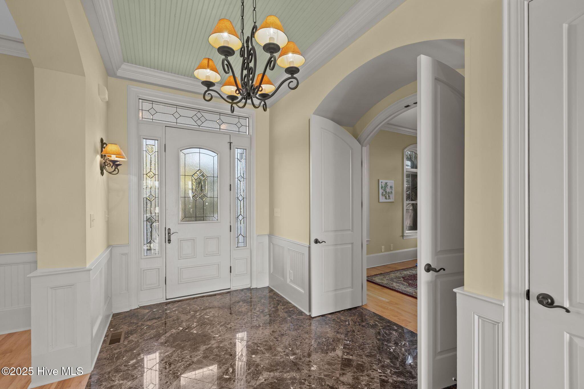 Image 4: Front Entry