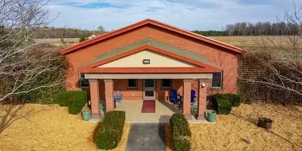 Image 4: Front Entrance