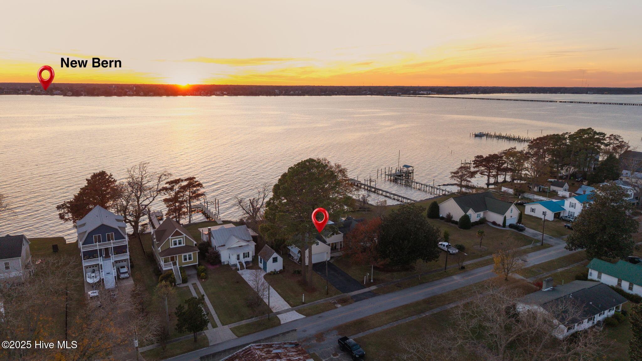 Image 3: Marked 13 Web