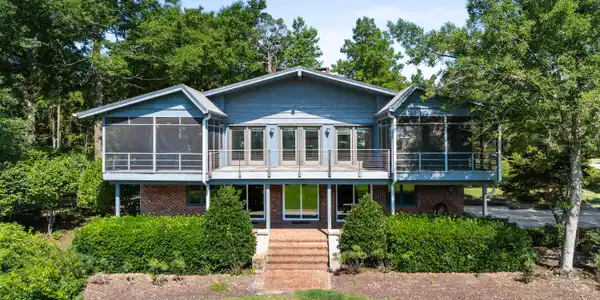 152 Edgewater Lane