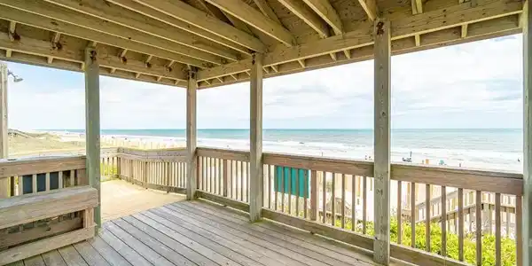 Image 4: enjoy the beach in the shade