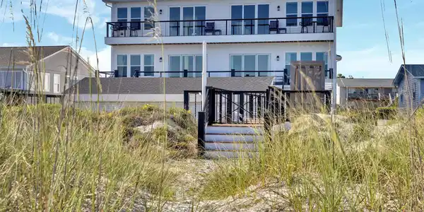 Image 4: Beachside View