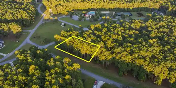 Image 4: Walking Distance to Clubhouse & Pool