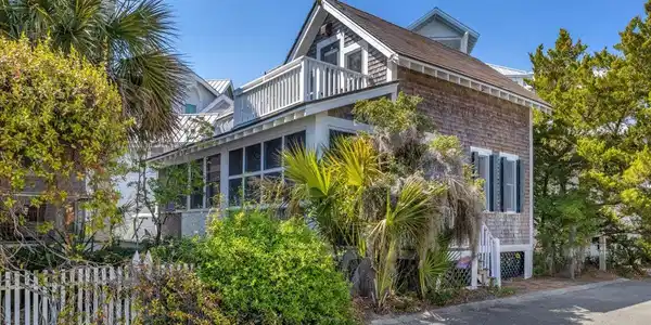 6a Leeward Court