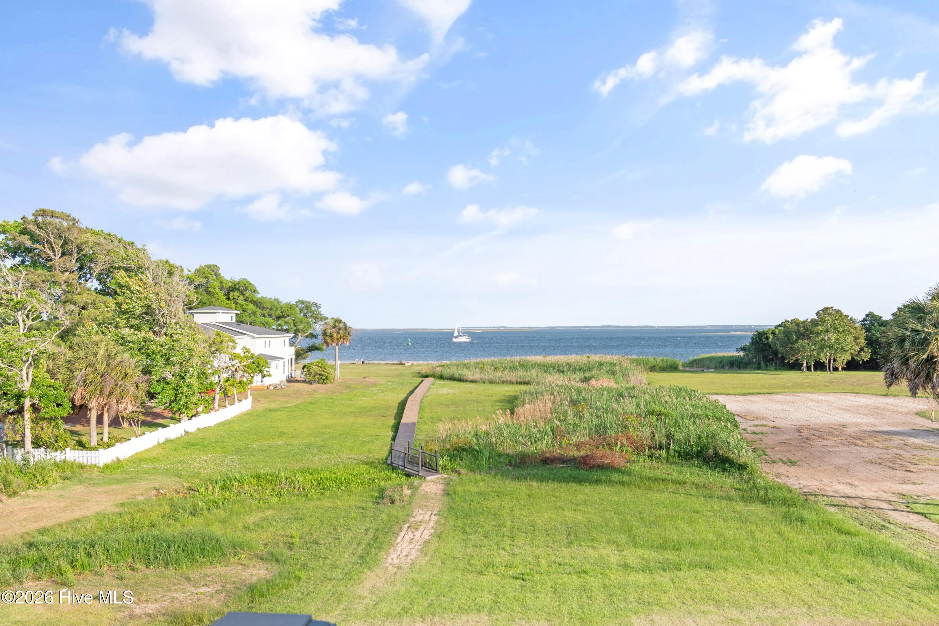 Image 4: 202RiverDr - 62