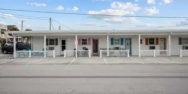 Image 2: Front of Condo
