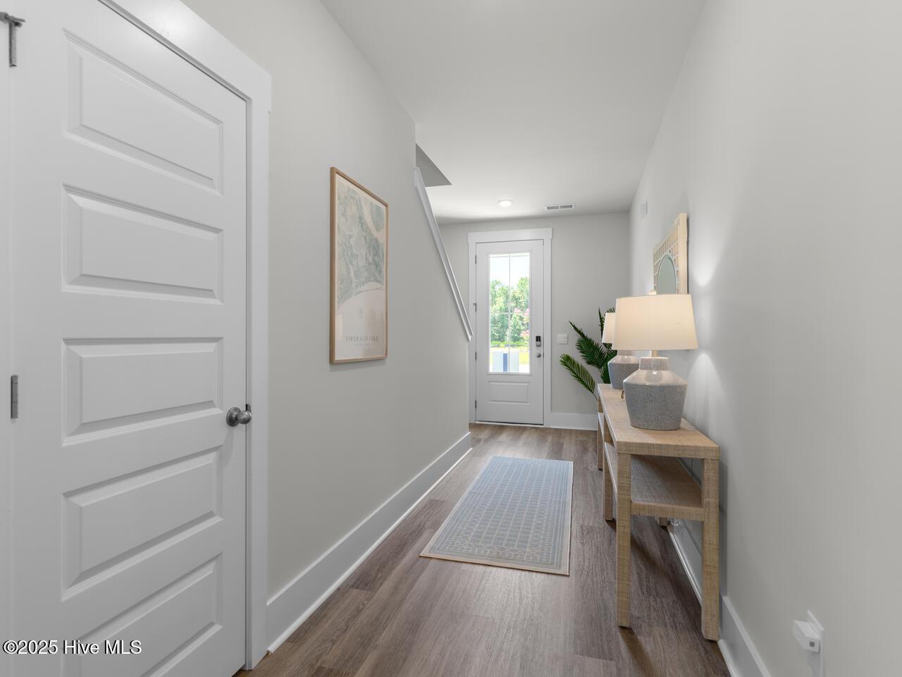 Image 4: Entryway