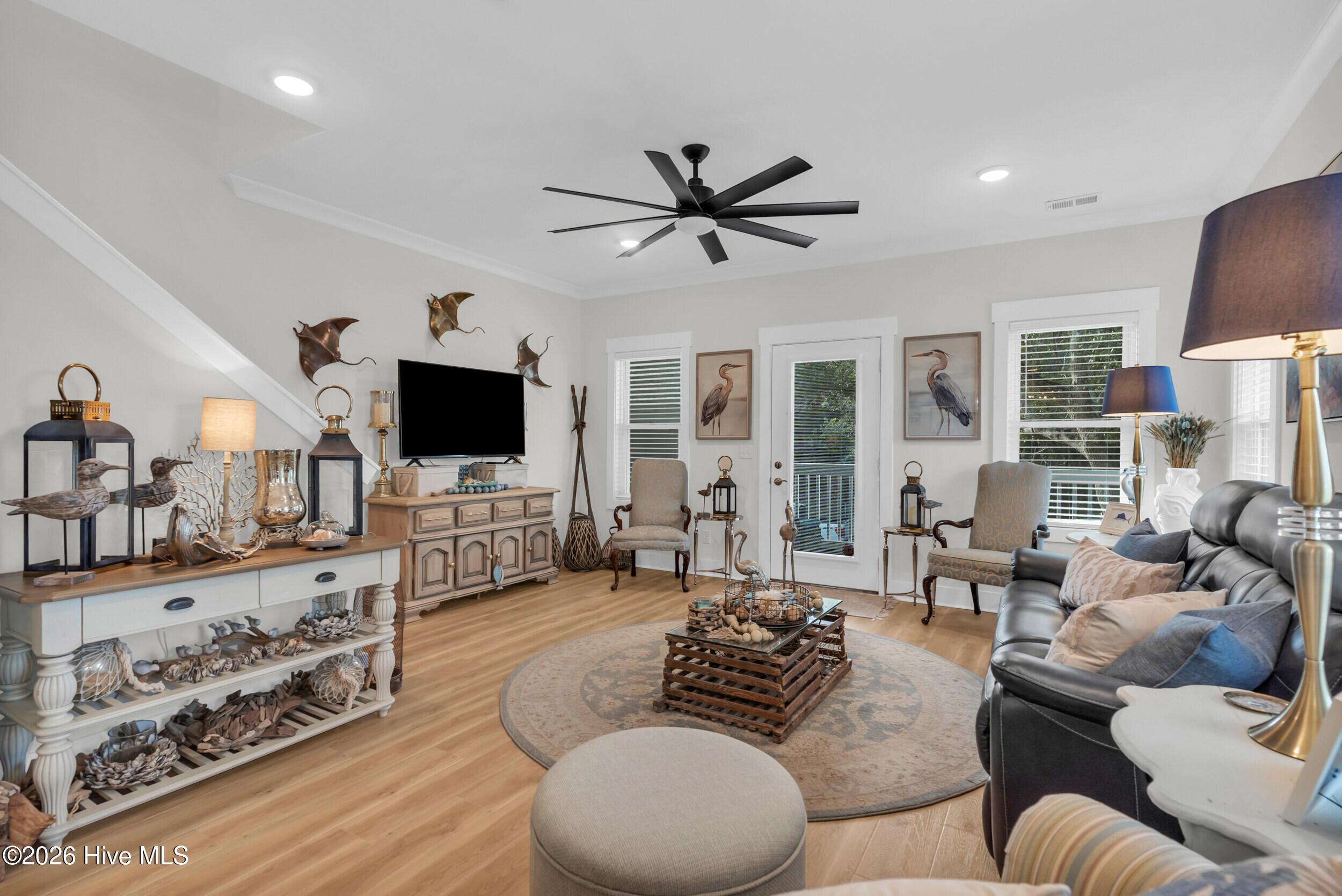 Image 3: 709 Fourth Ave-00010