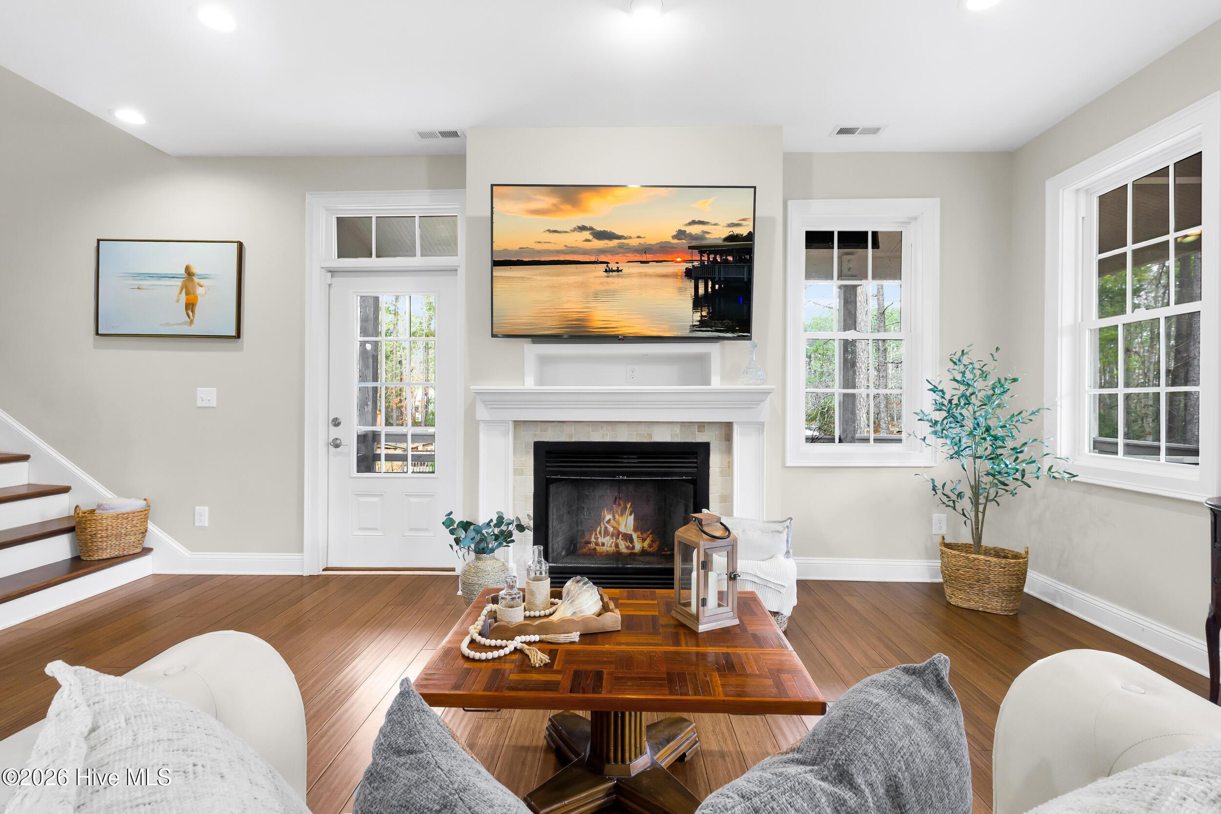 Image 3: 61 Spinnaker Point Road N