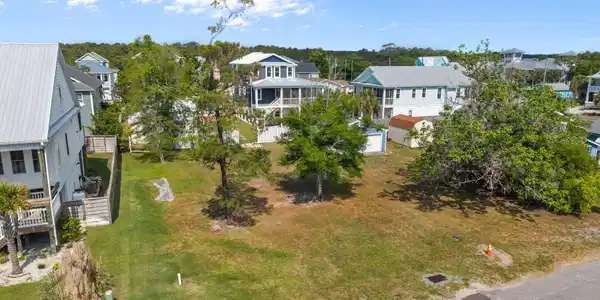 Image 2: 1408 Searay Lane