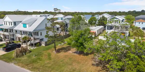 Image 4: 1408 Searay Lane