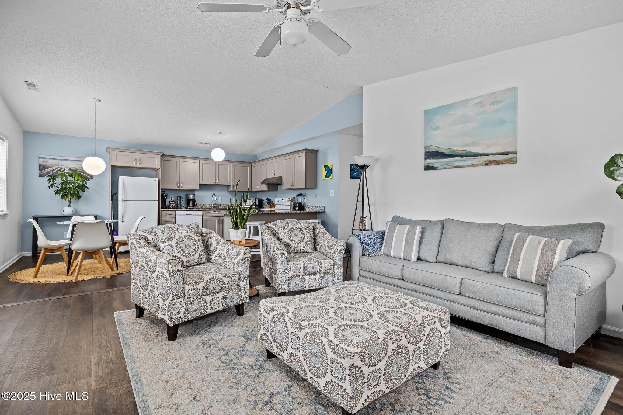Image 3: Open Floor Plan