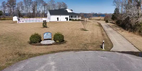 Image 3: Clubhouse