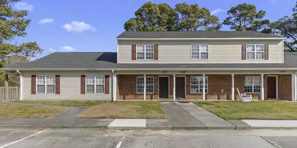 218 Palace Circle