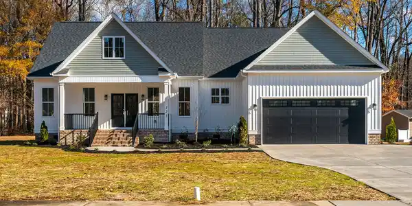 121 Castle Court