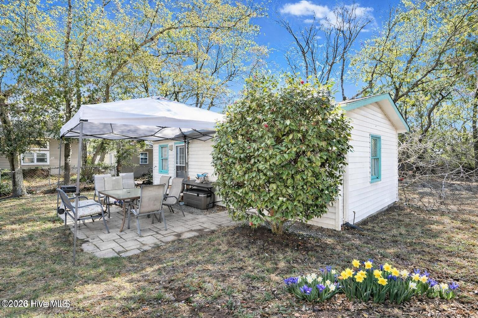 Image 2: Tiny House Apartment