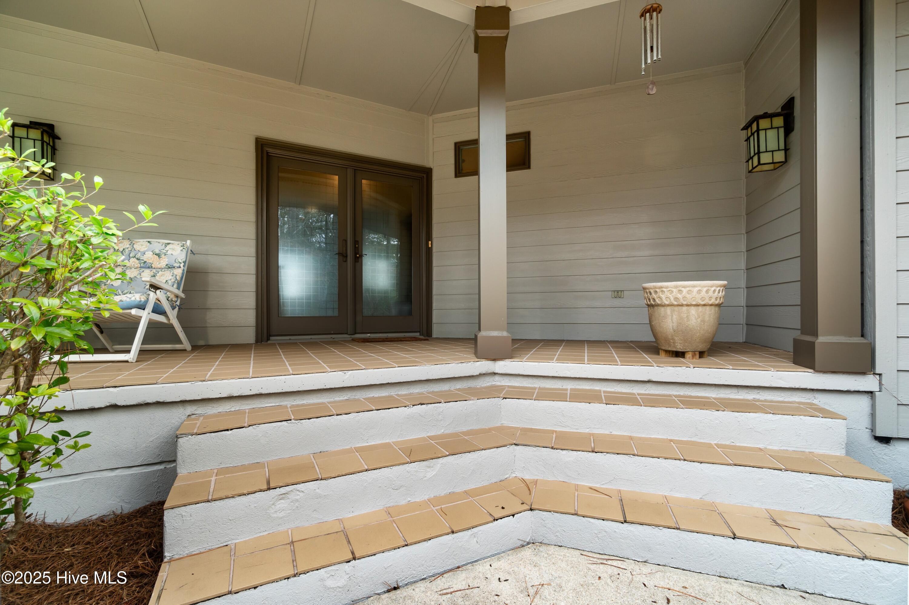 Image 3: Front Entrance