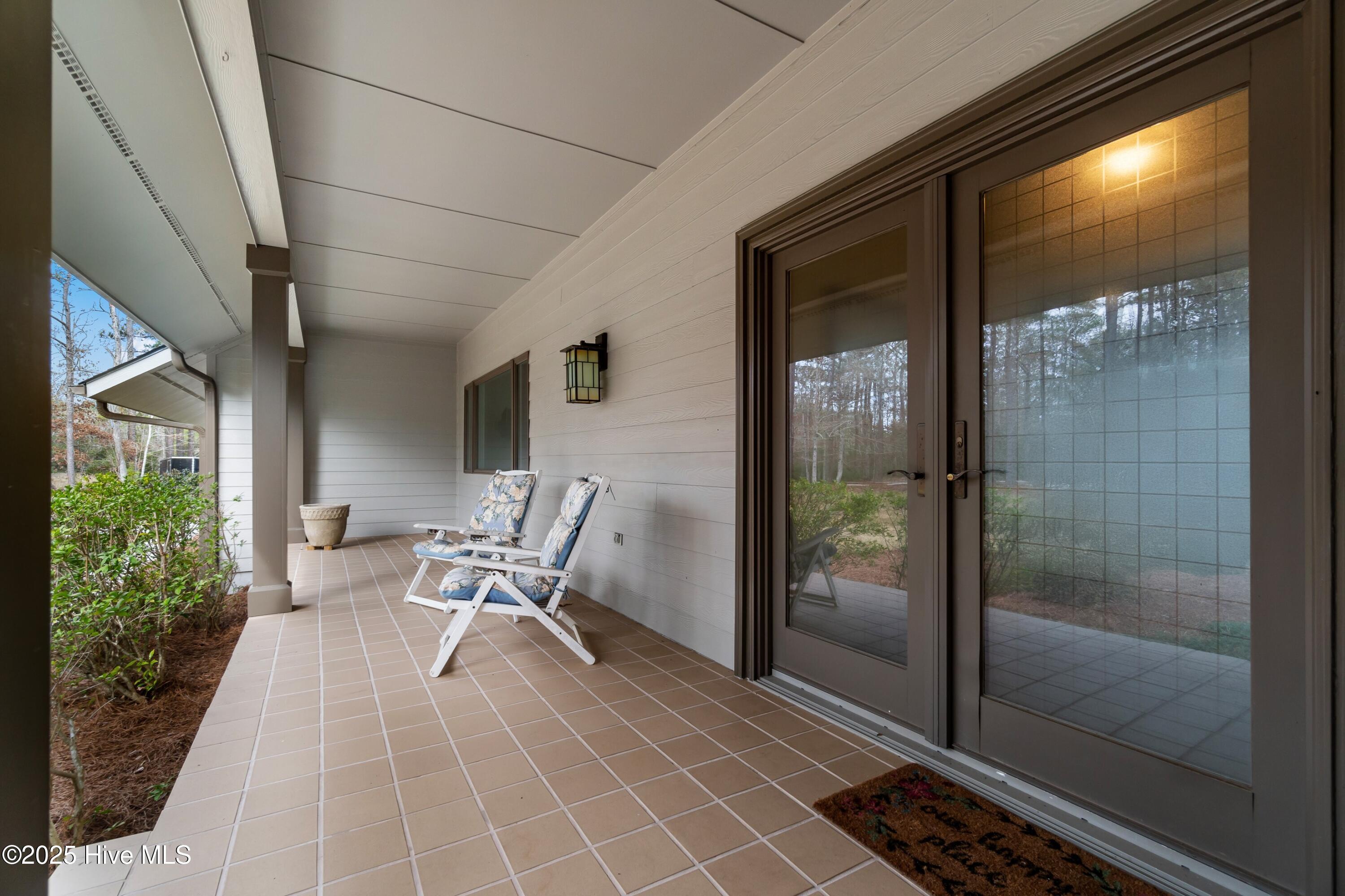 Image 4: Front Entry