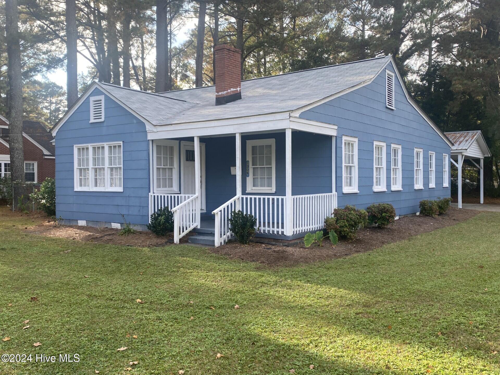 Image 4: 1306 N Respess Street - side view b