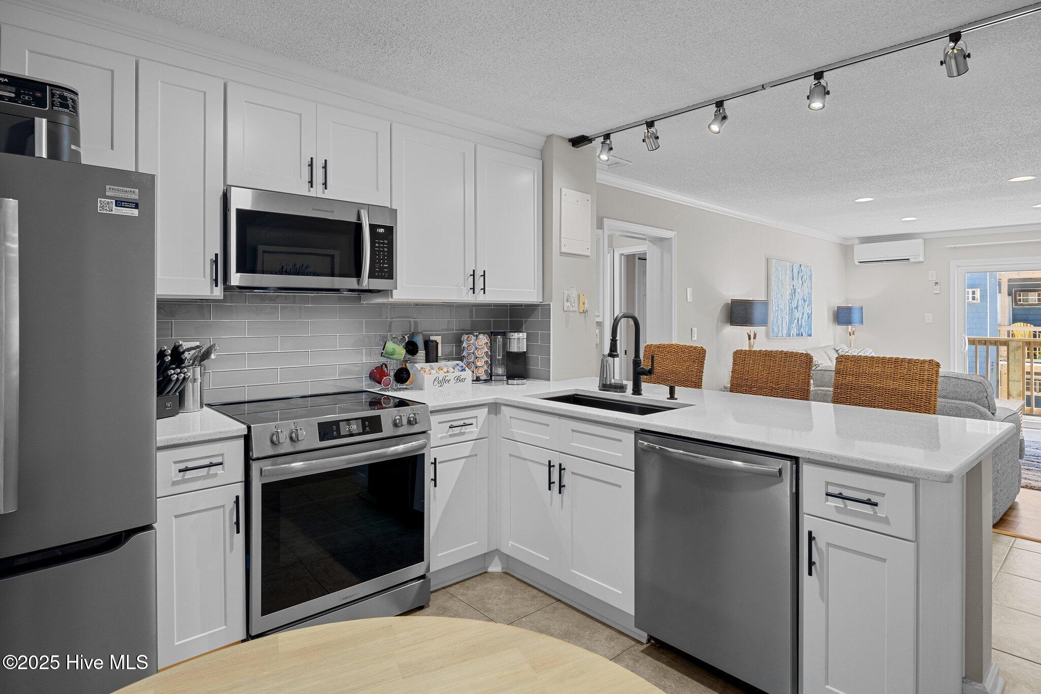 Image 3: Kitchen