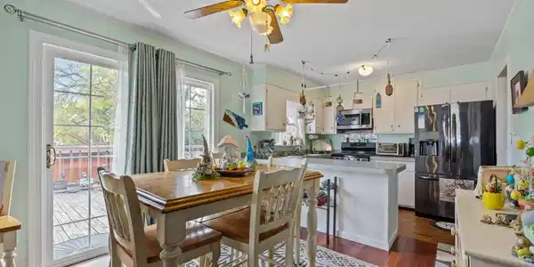 Image 2: 458 Bayview Dr