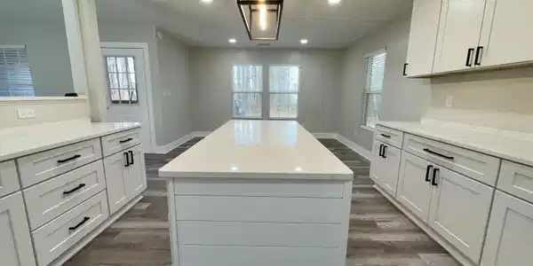 Image 3: Large Modern Kitchen