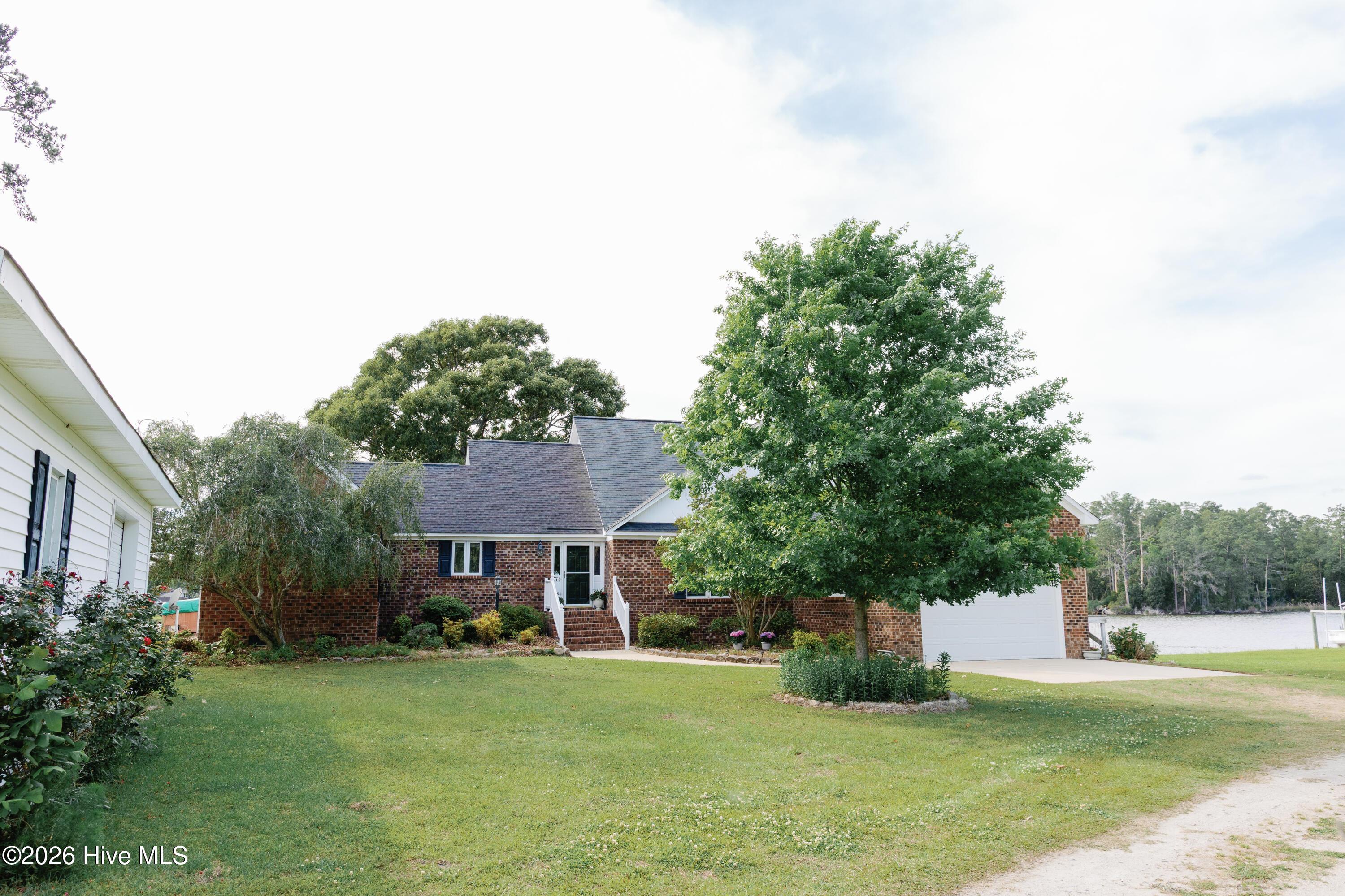 Image 2: 674 Brooks Rd