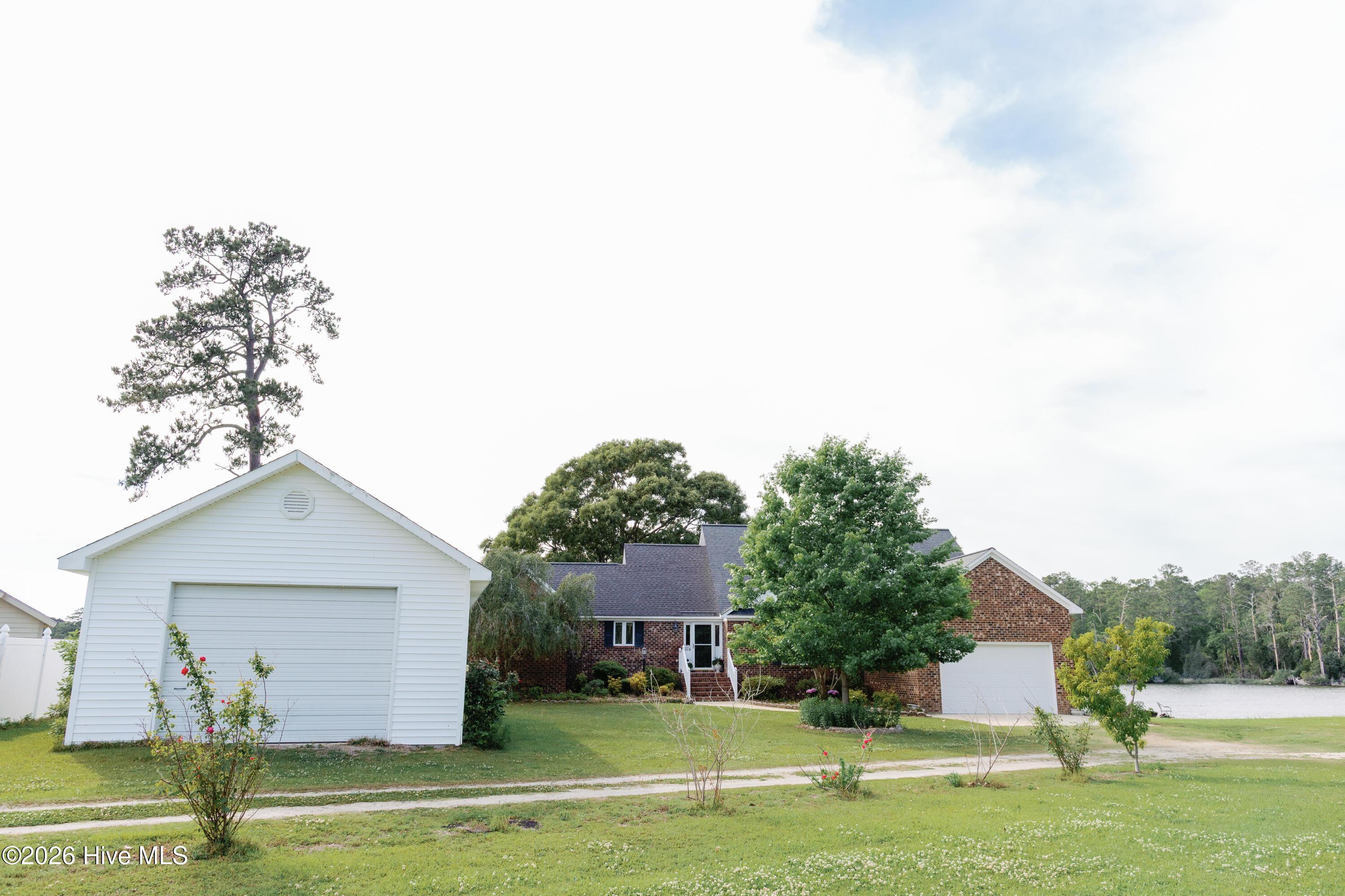 Image 4: 674 Brooks Rd