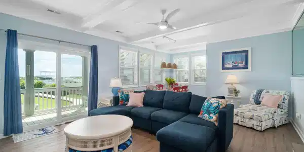 Image 2: Open concept living space