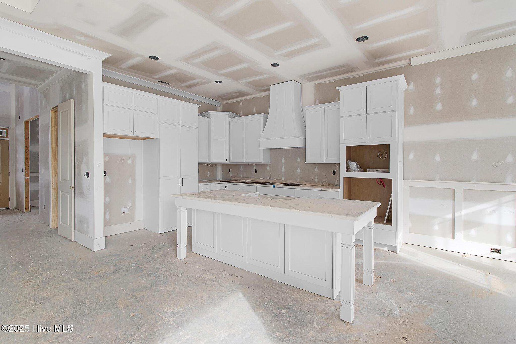 Image 4: Open Concept Kitchen/Living/Dining