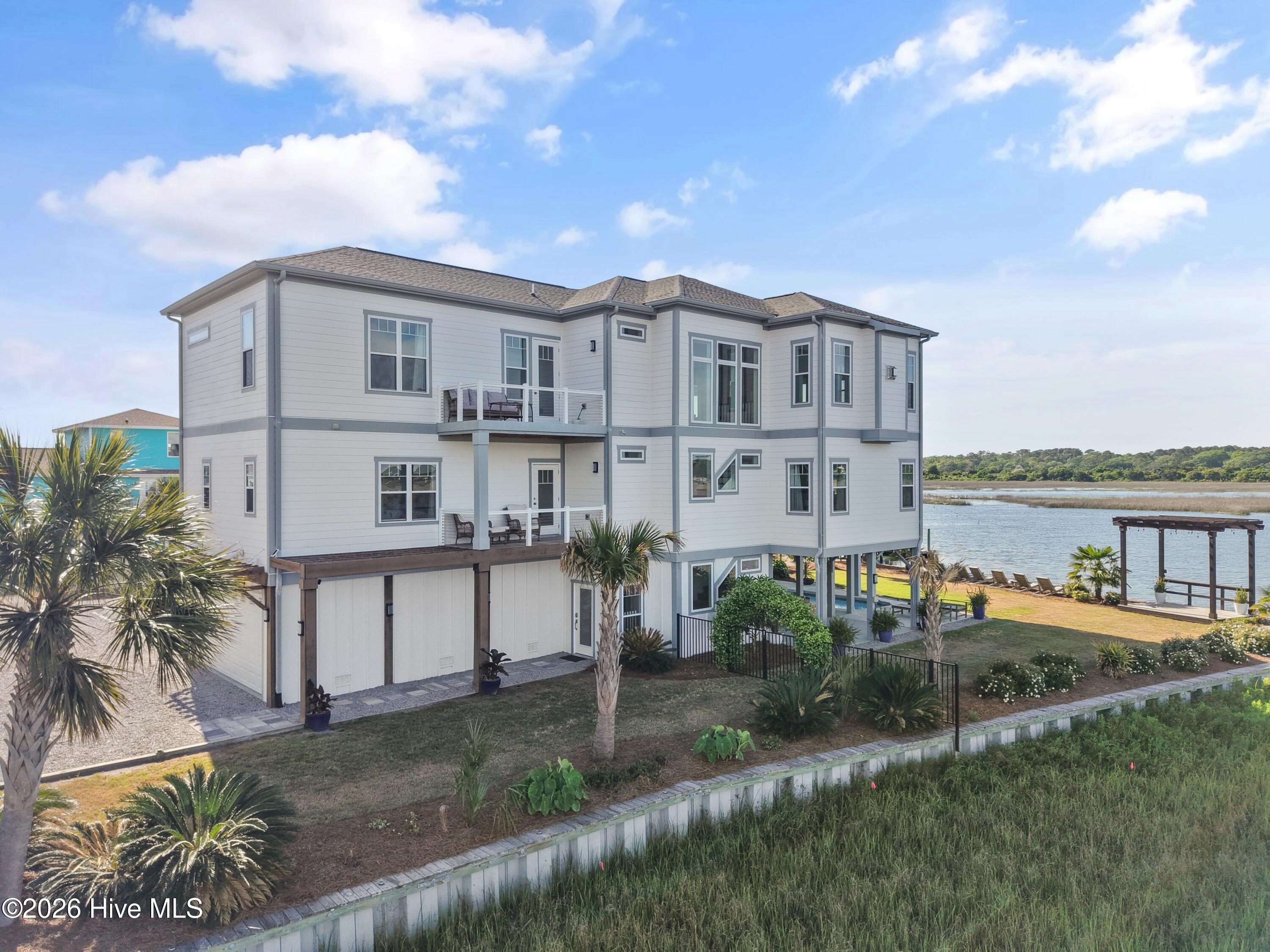 Image 4: 36DunesideDr - 127