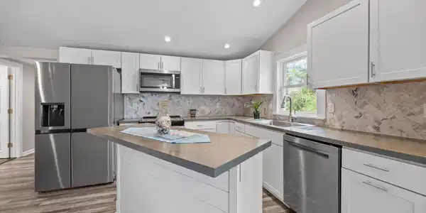 Image 3: Kitchen