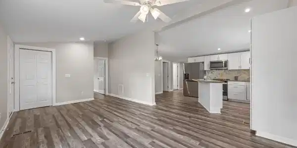 Image 4: Living