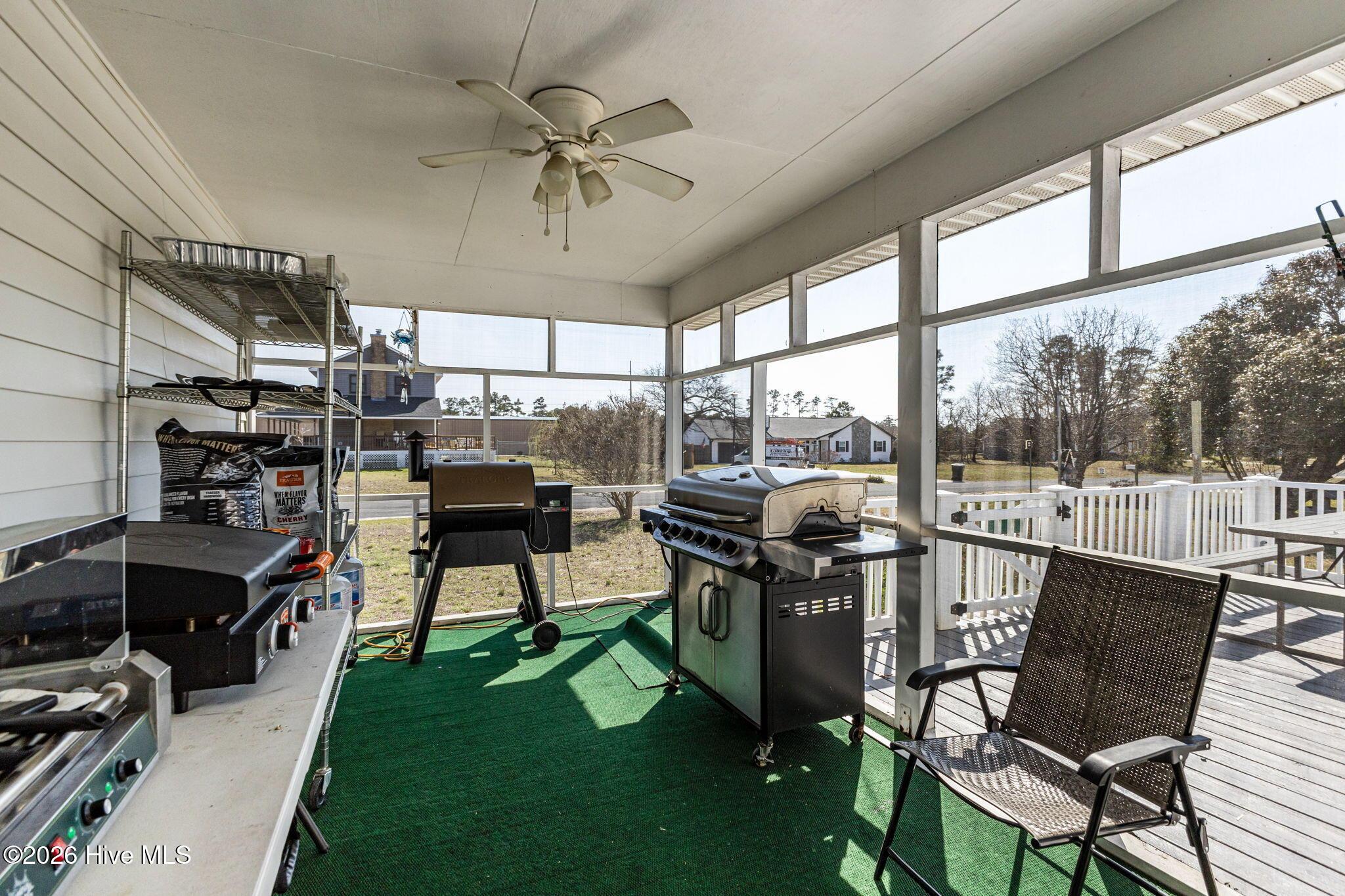 Image 4: Screened Porch
