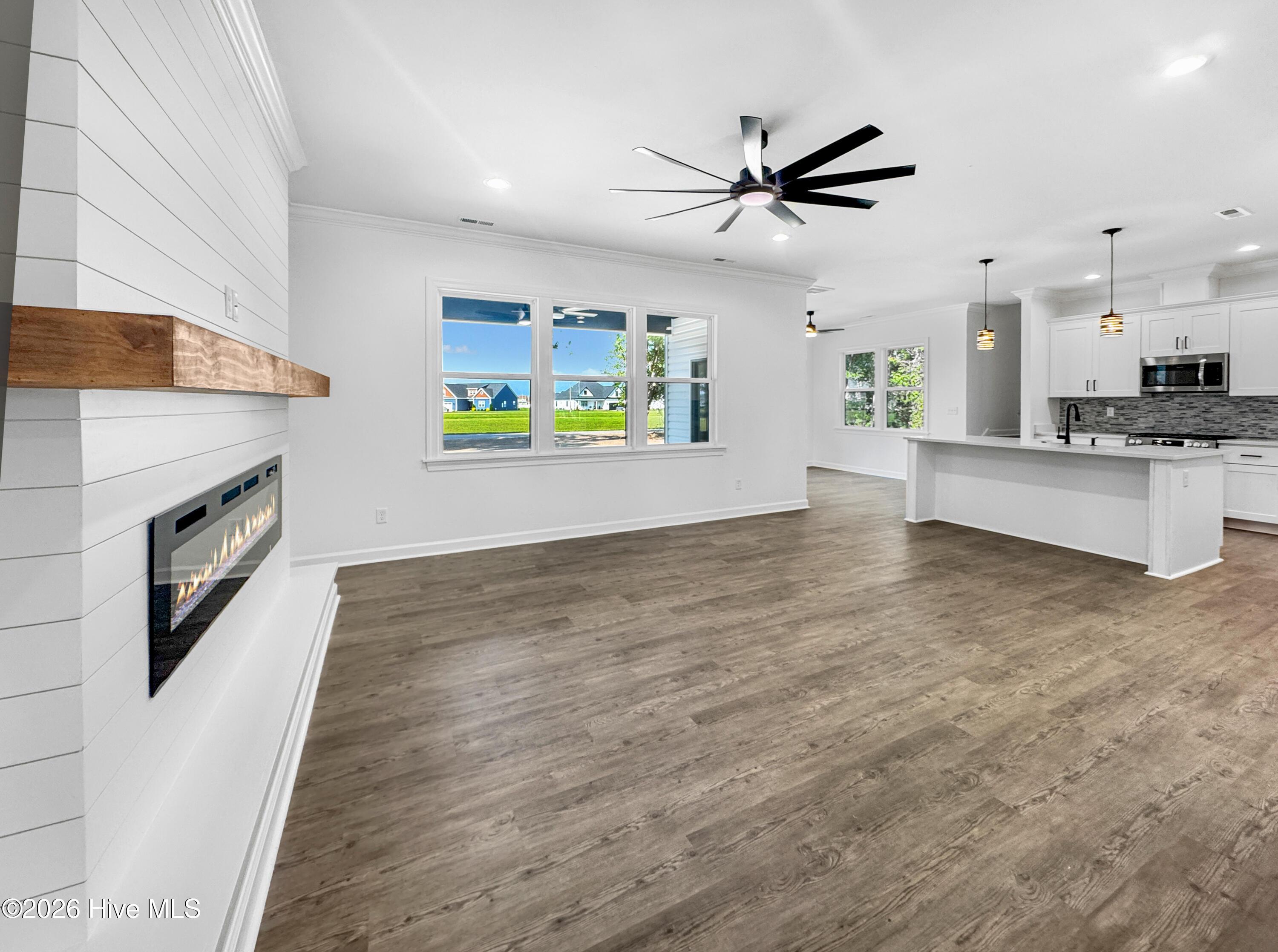 Image 4: d808fd96471b9a57209143d8b7c37d6cd0cdad8e