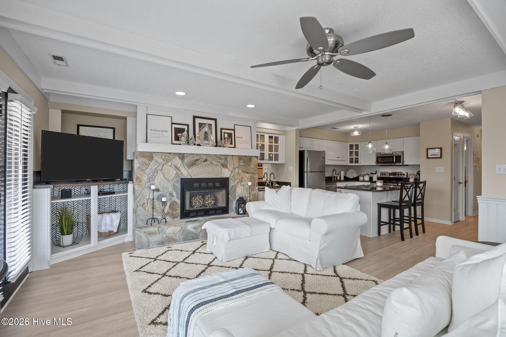 Image 2: Living Room & Kitchen
