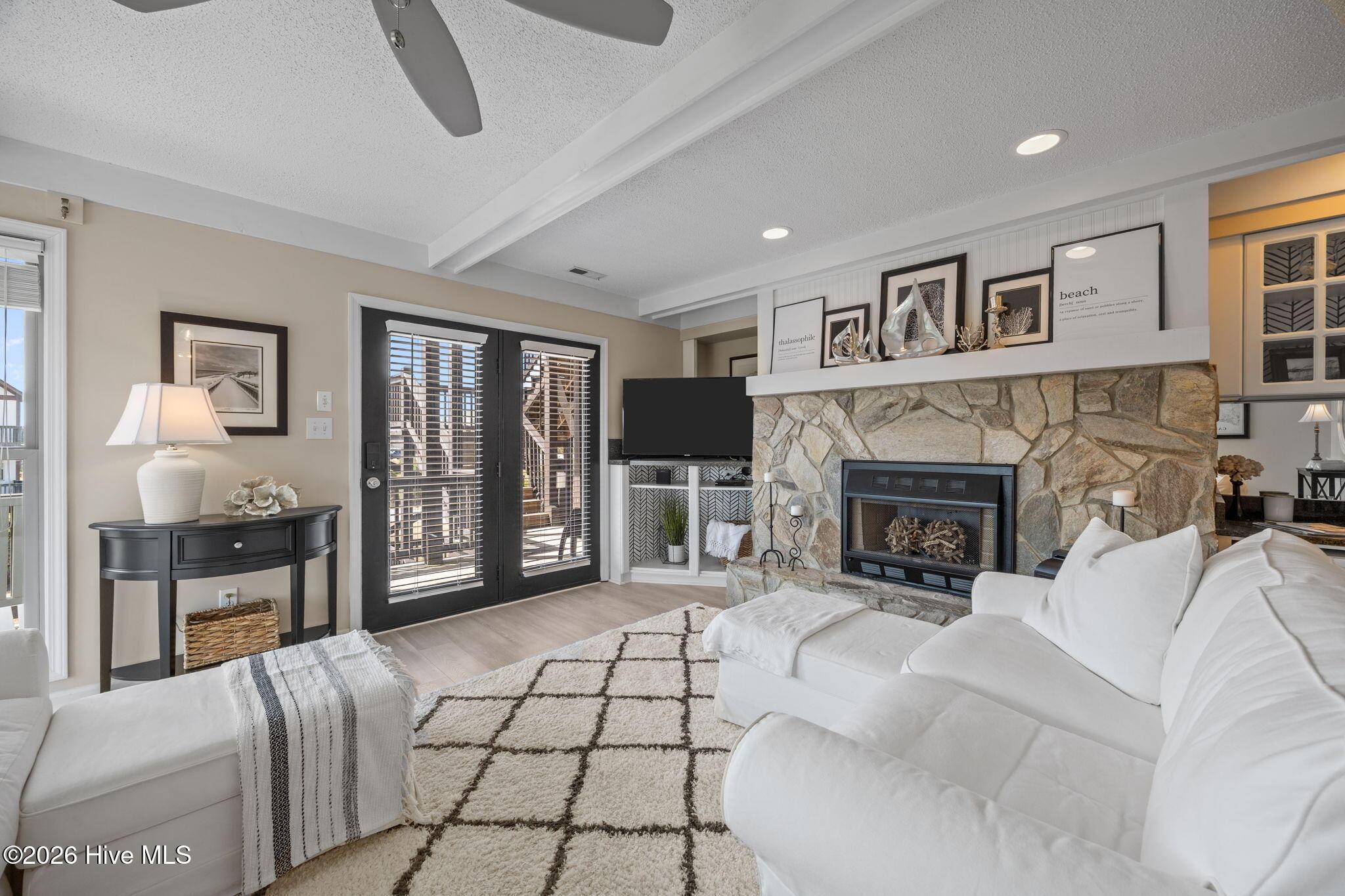 Image 3: Living Room