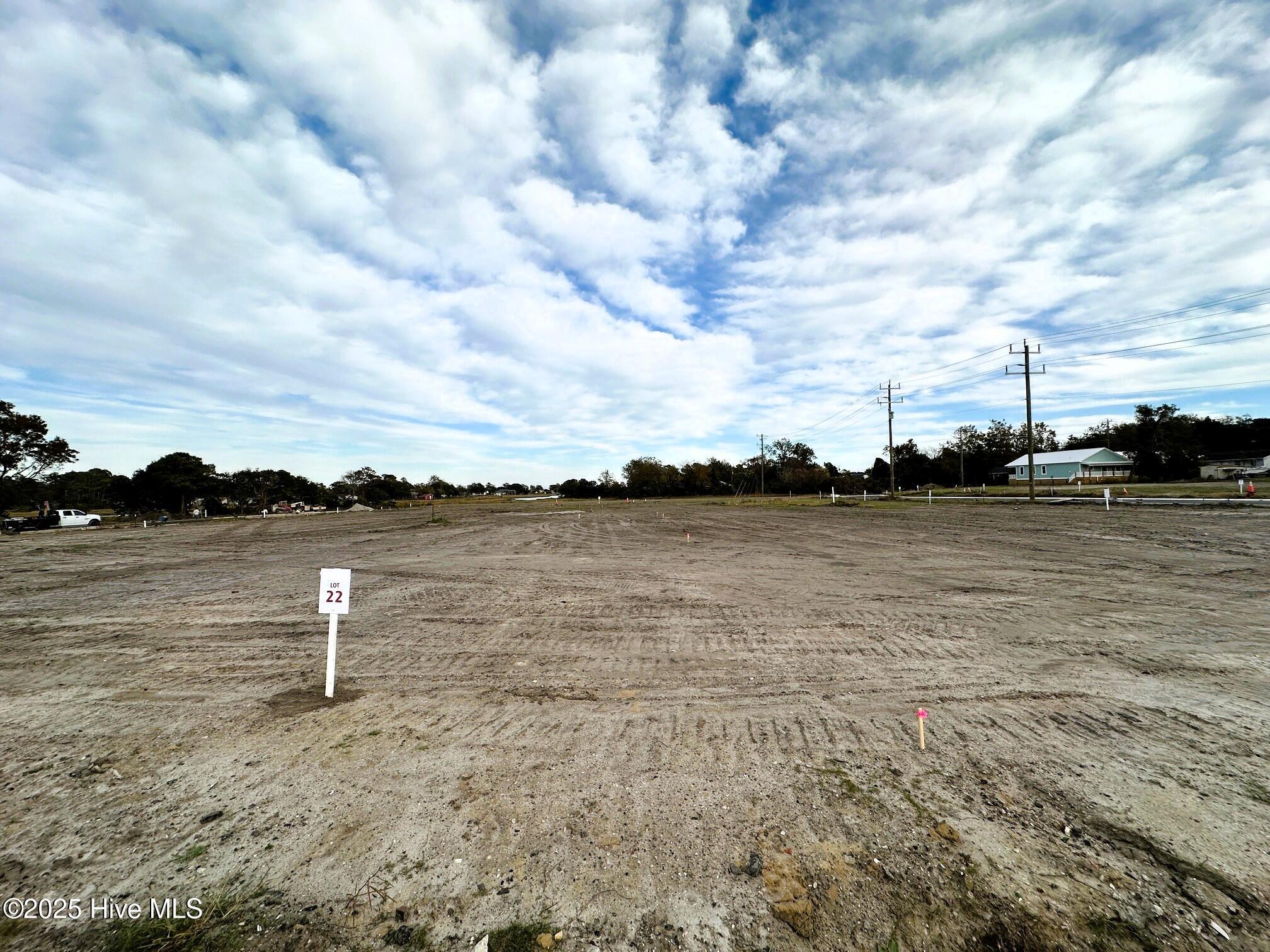 Image 1: Lot 22