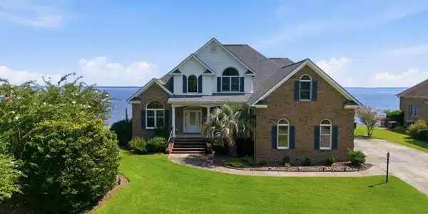 927 Stately Pines Road